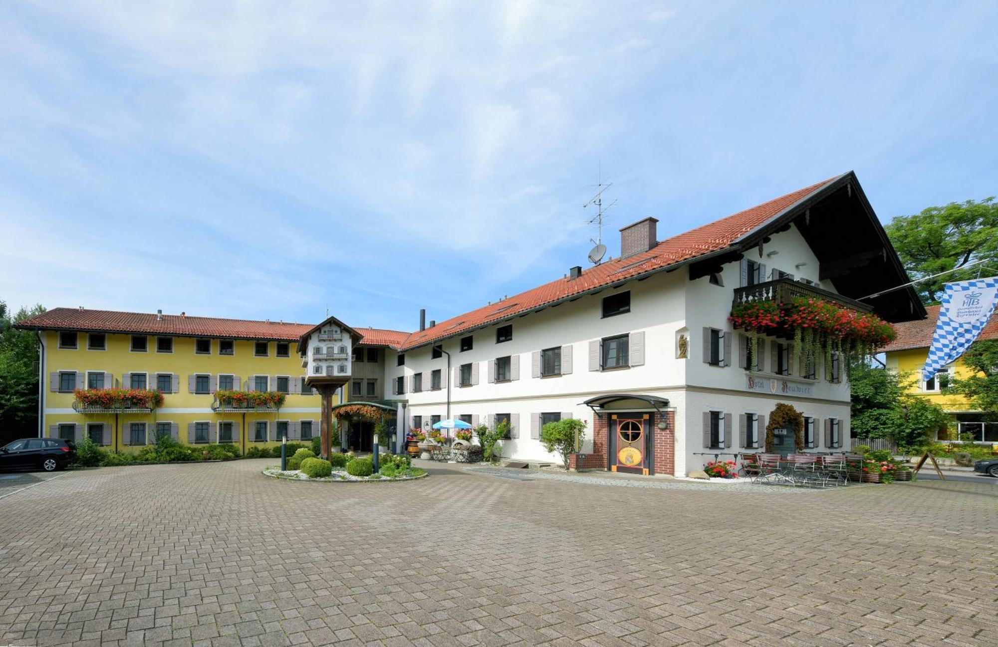 Hotel Neuwirt Sauerlach Eksteriør bilde