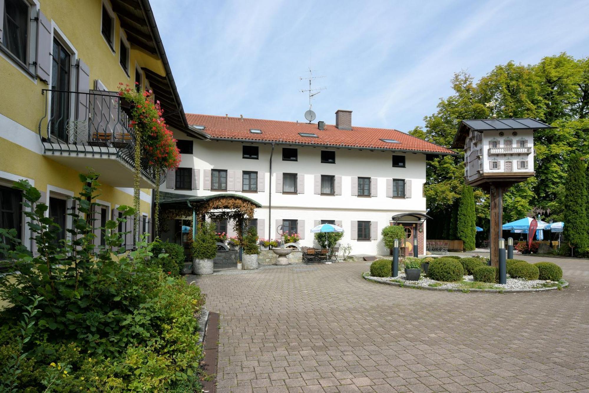 Hotel Neuwirt Sauerlach Eksteriør bilde